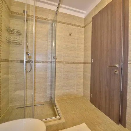 Amadeus Aparthotel 4*