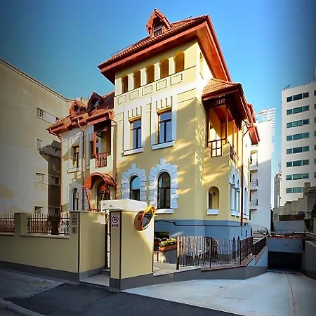 Amadeus Aparthotel