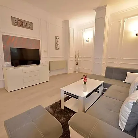 Aparthotel Amadeus 4*