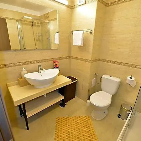 Amadeus Aparthotel 4*