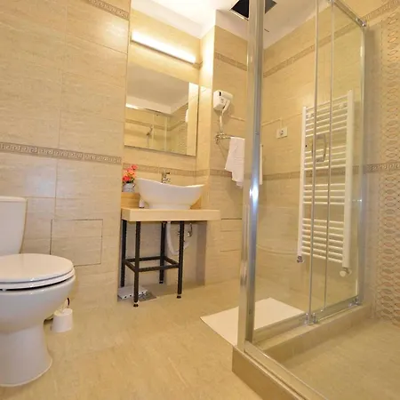 Amadeus Lägenhetshotell 4*