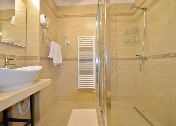 Amadeus Apartahotel 4*