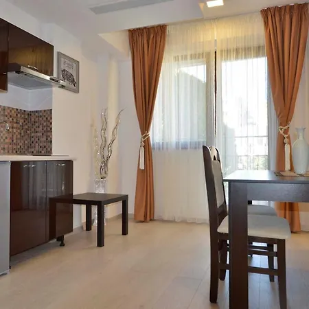 Ξενοδοχείο με διαμερίσματα Amadeus